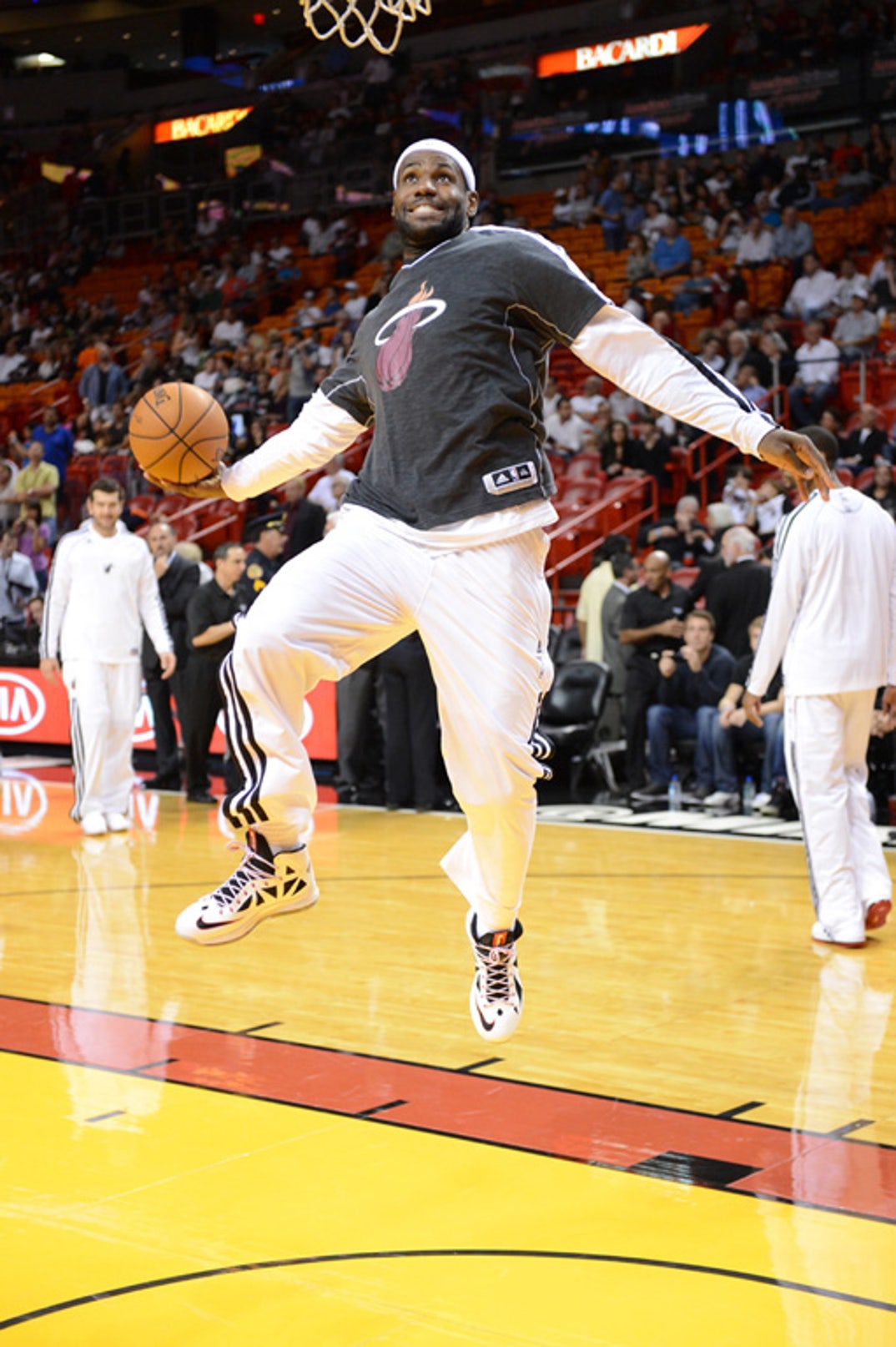 0307_lebron_ballin_001