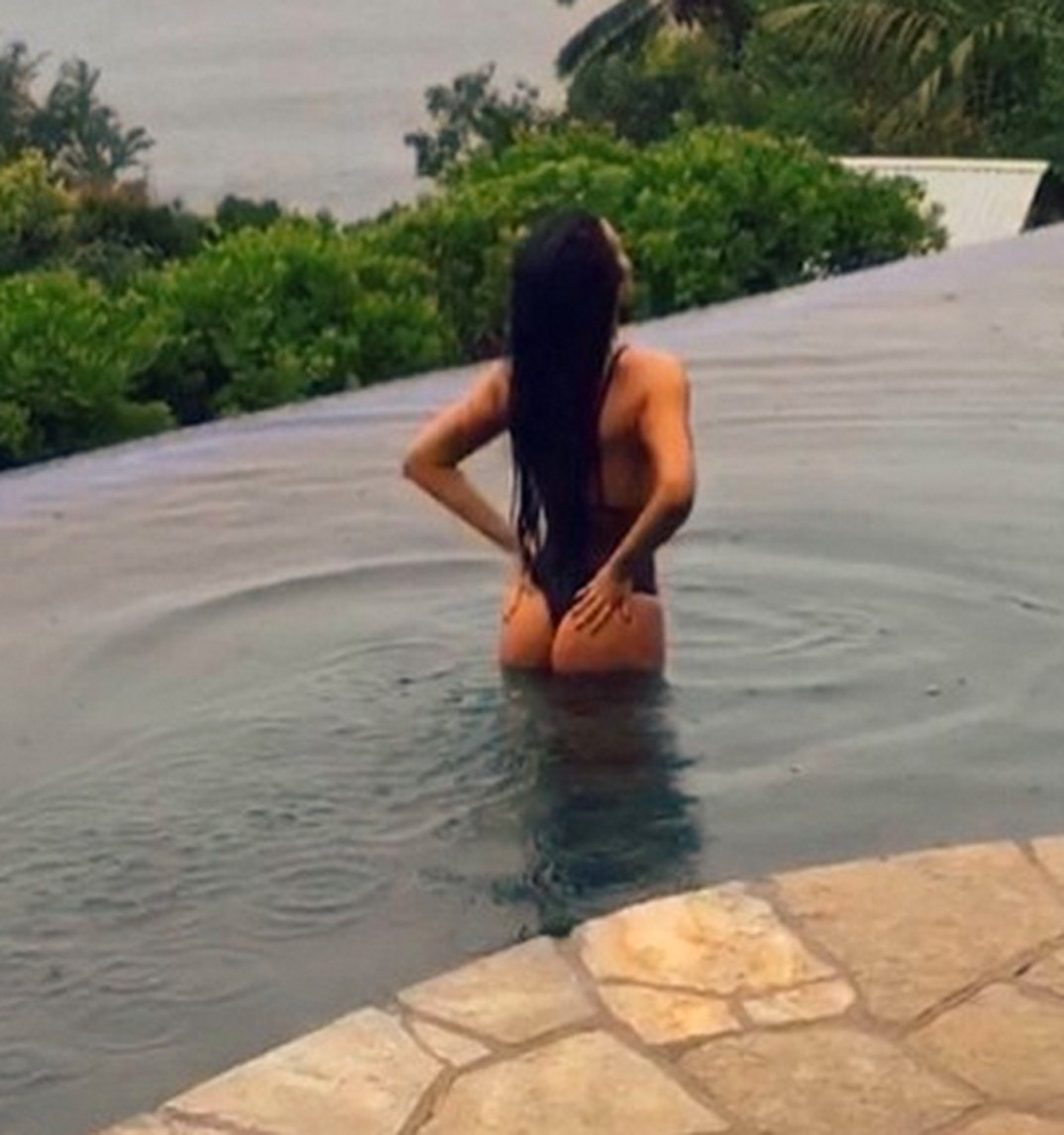 Abigail Ratchford Sexy Snapshots_photos_01115