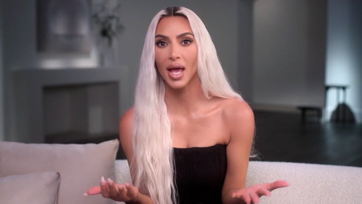 Kim Kardashian, Hayran Eleştirilerinin Ardından 'Kardashians'ın Geleceğini Tartışıyor