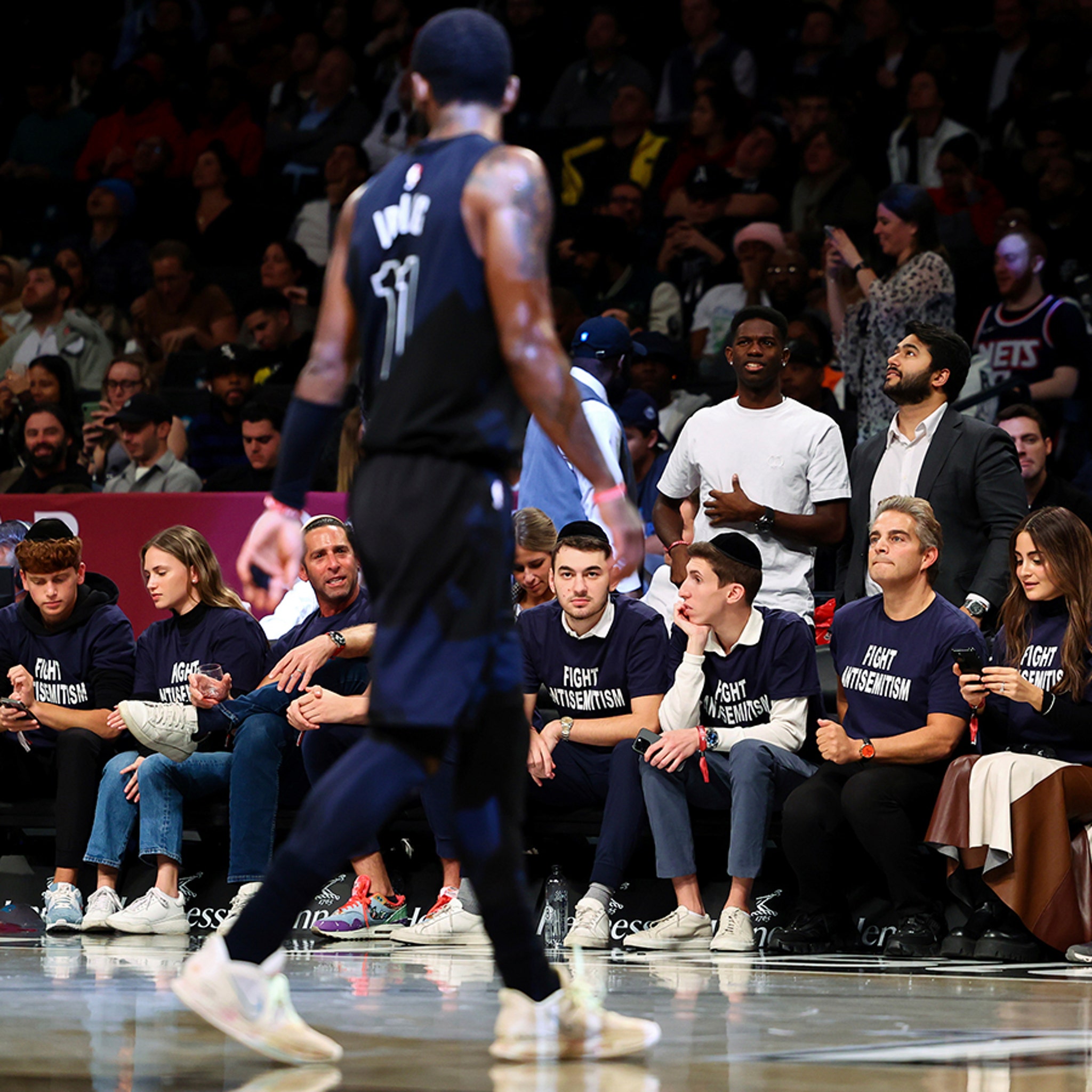 compenseren Horizontaal Knikken Fans Protest Kyrie Irving Comments With 'Fight Antisemitism' Shirts At Nets  Game
