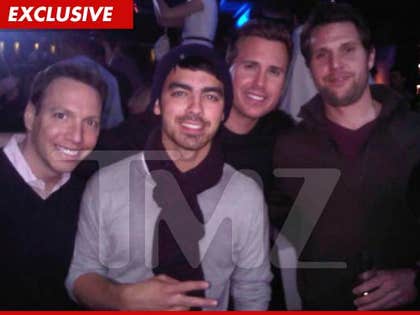 1218_joe_jonas_EX_01