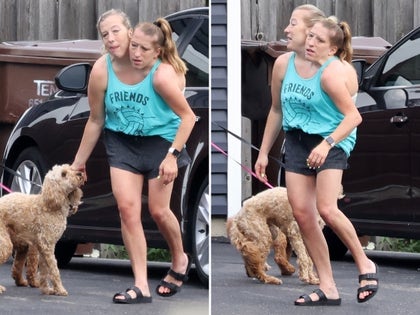 0827-Conjoind-Twins-Abby-And-Hensel-PRIMARY