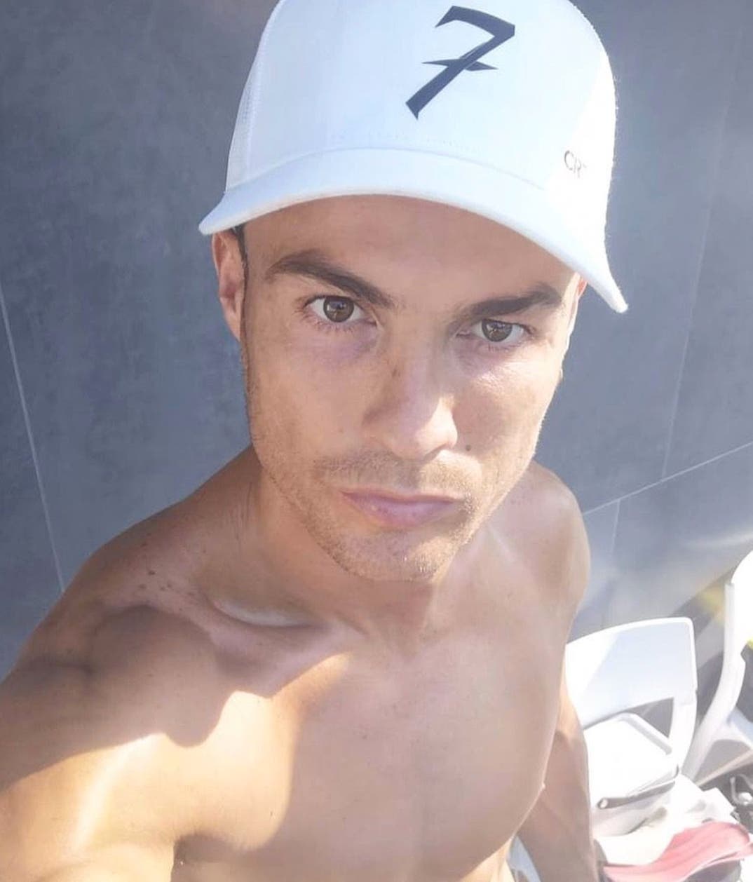 cristiano-ronaldo-shirtless-shots-photos-06