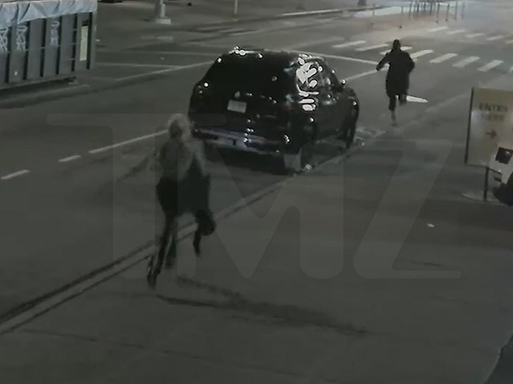 Jonathan Majors Surveillance Video Shows Fight with Girlfriend, She Chases  Him