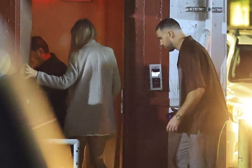 Taylor Swift Travis Kelce Out For Dinner In Beverly Hills 6