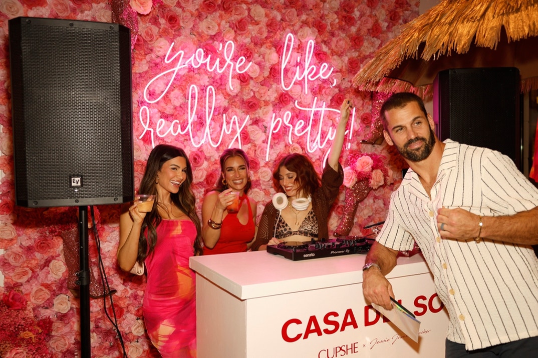 Cupshe x Jessie James Decker Collaboration 28