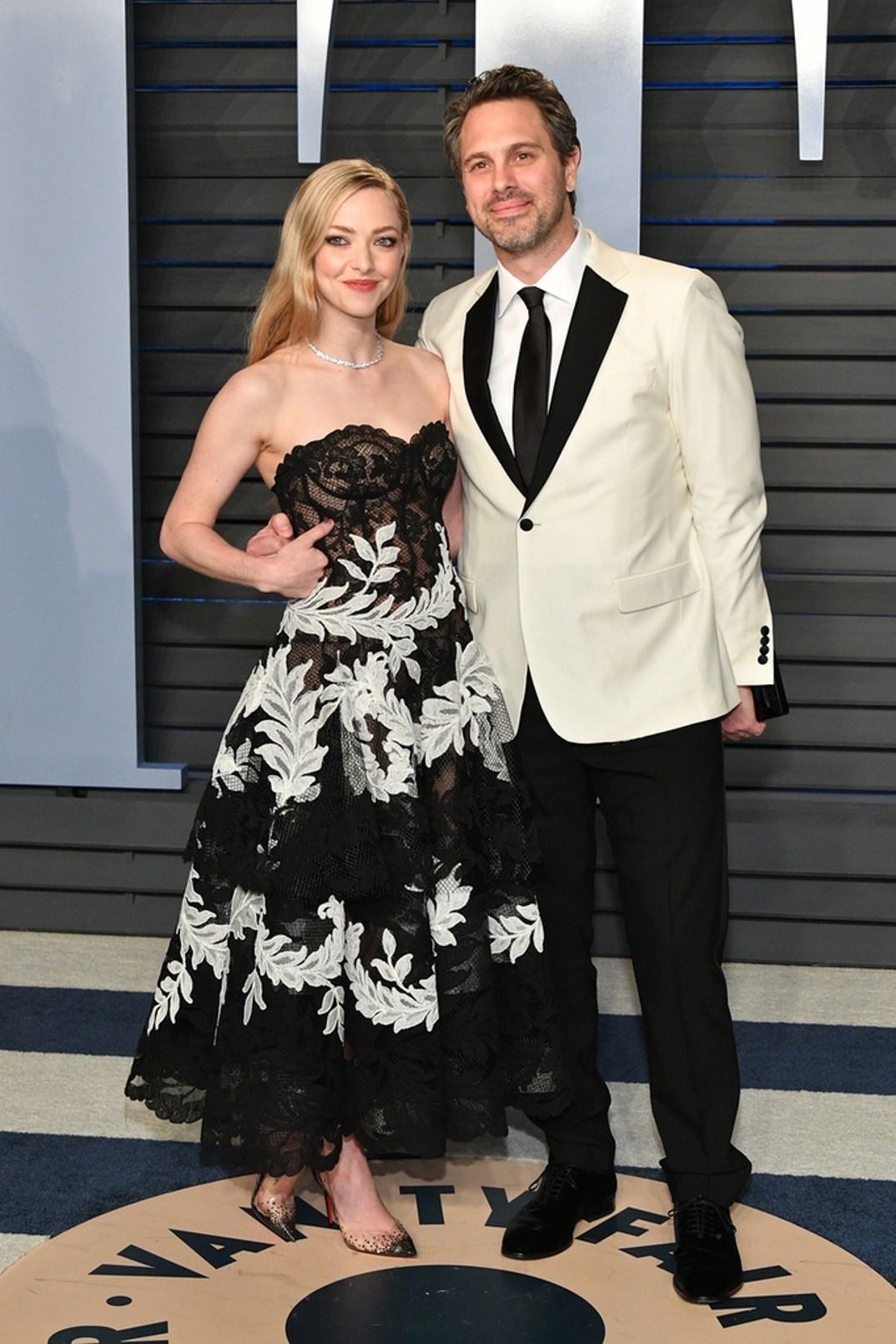Amanda Seyfried and Thomas Sadoski Happier Times 4