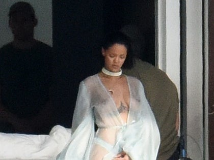 rihanna_sheer_see_through_thong_photos _2_110