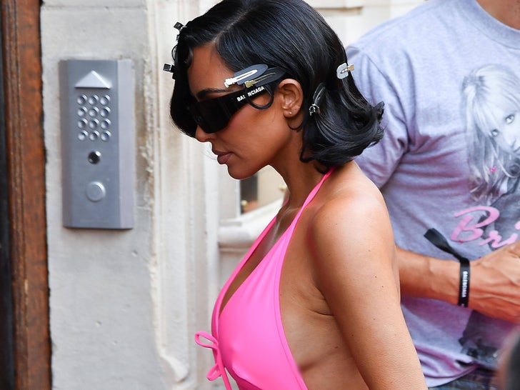 0708-Kim-Kardashian-Balensia-PFW-SAB-2