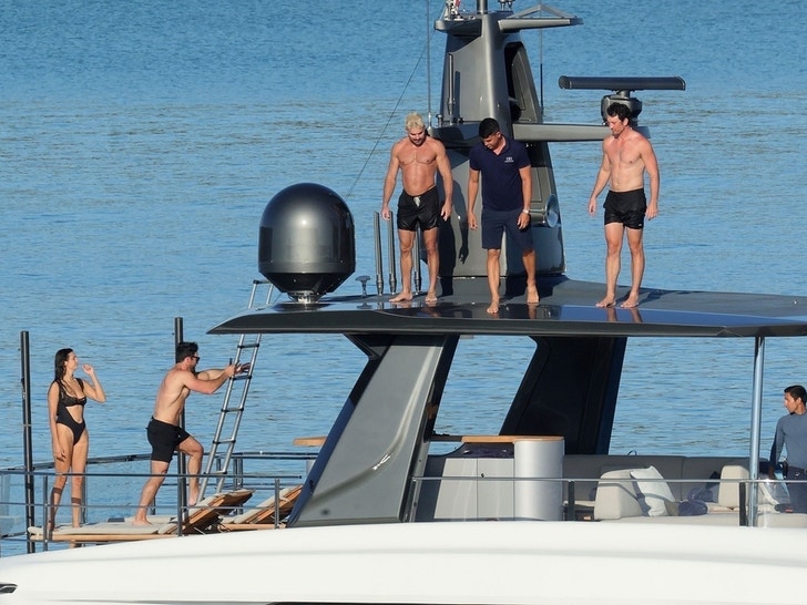 Nina Dobrev Zac Efron Yacht 21