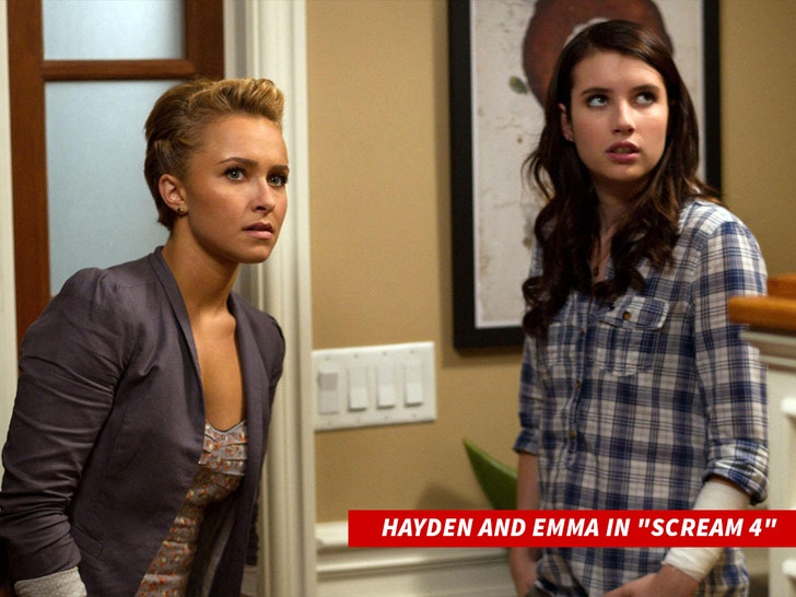 Hayden Panettiere and Emma Roberts Scream 4 Alamy
