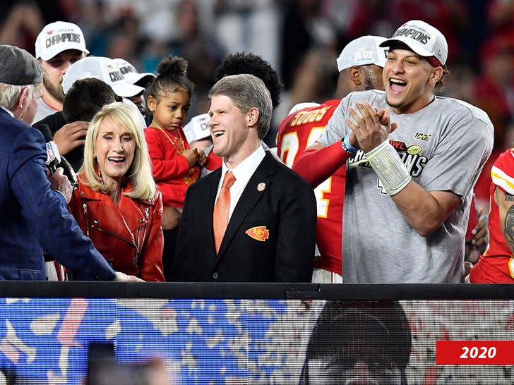 Norma Hunt, Chiefs Matriarch and Only Woman to Attend Every Super Bowl,  Dies at 85