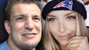 Rob Gronkowski Is NOT Dating Ex-Pats Cheerleader ... Get Over It! (PHOTOS)