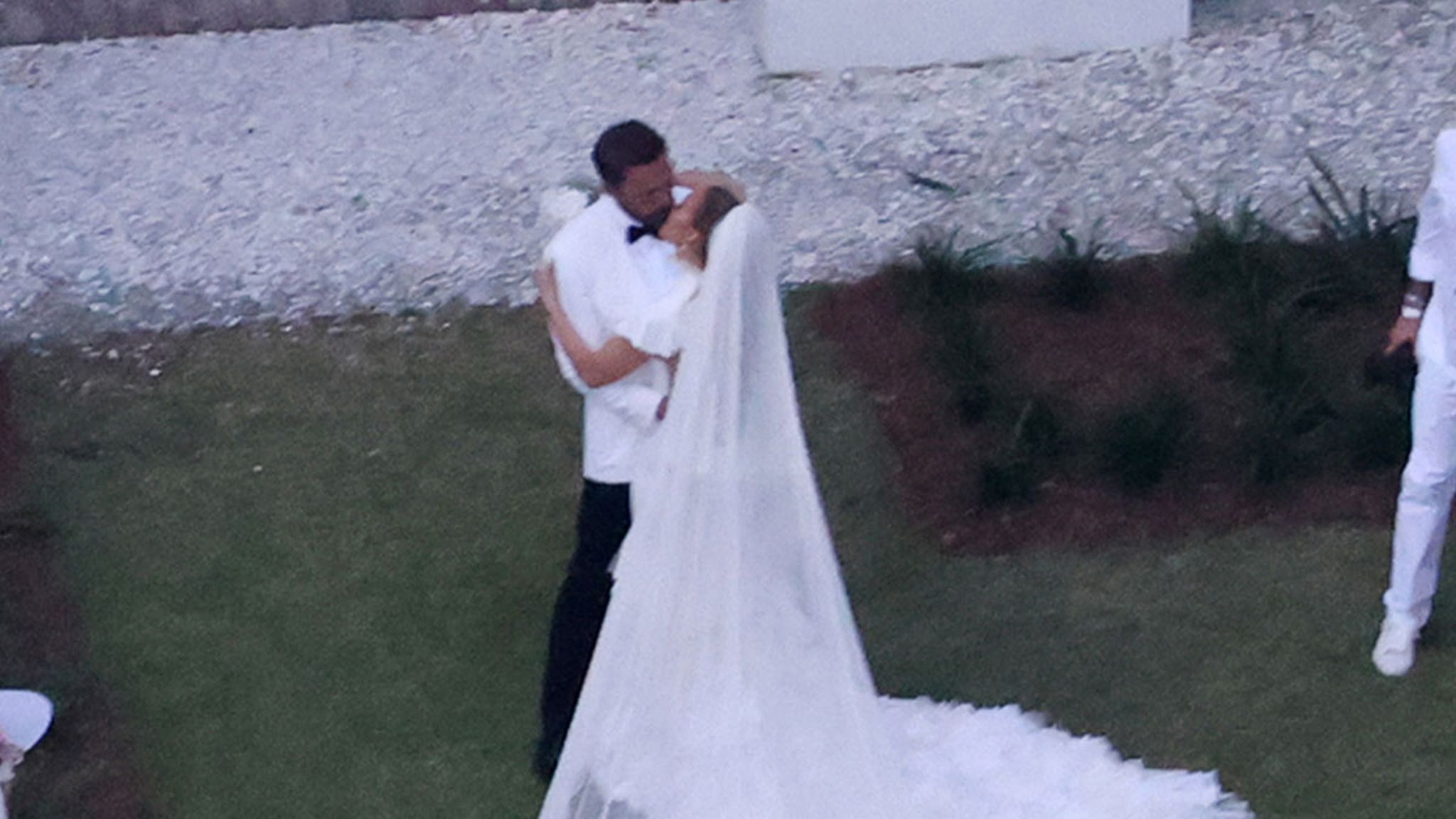 Jennifer Lopez, Ben Affleck's second marriage, stunning wedding dress, photos