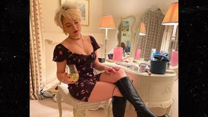 1111-Florence-Pugh-Hot-Shots-PRIMARY