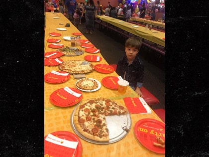 1025-tuscon-kid-pizza-party-twitter-01