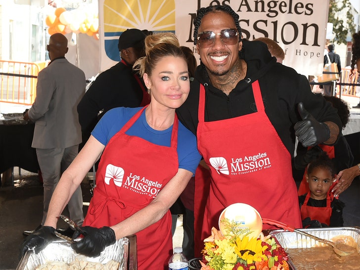 Celebs Helping at Los Angeles Mission Annual Thanksgiving Celebration