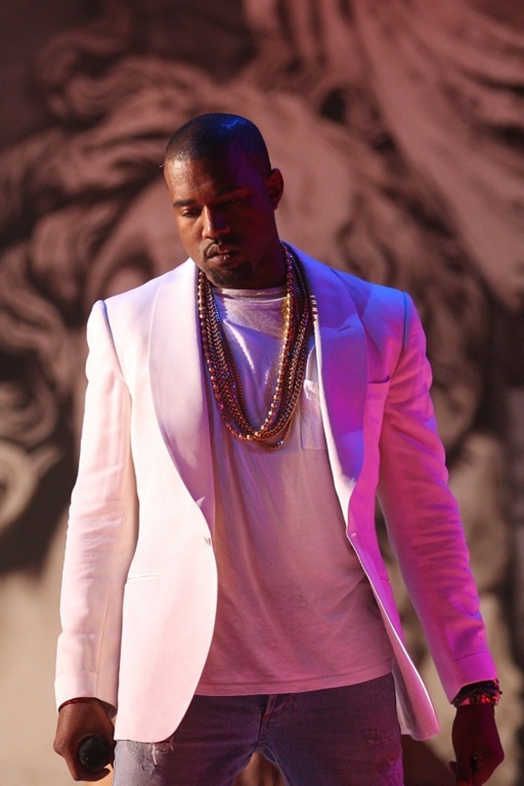 1027_kanye_performance_photos_11