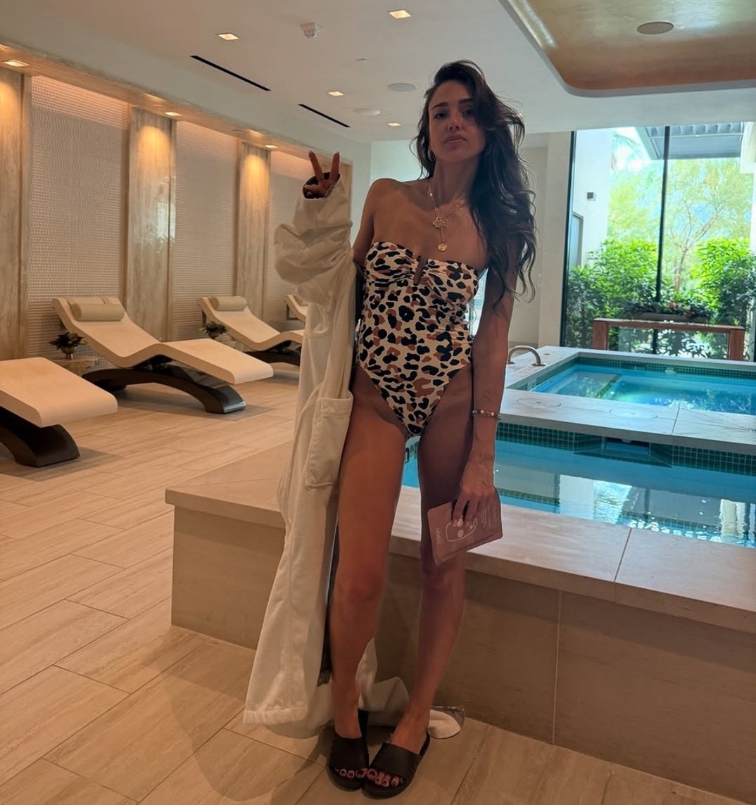 Jessica Alba Hot Shots 0