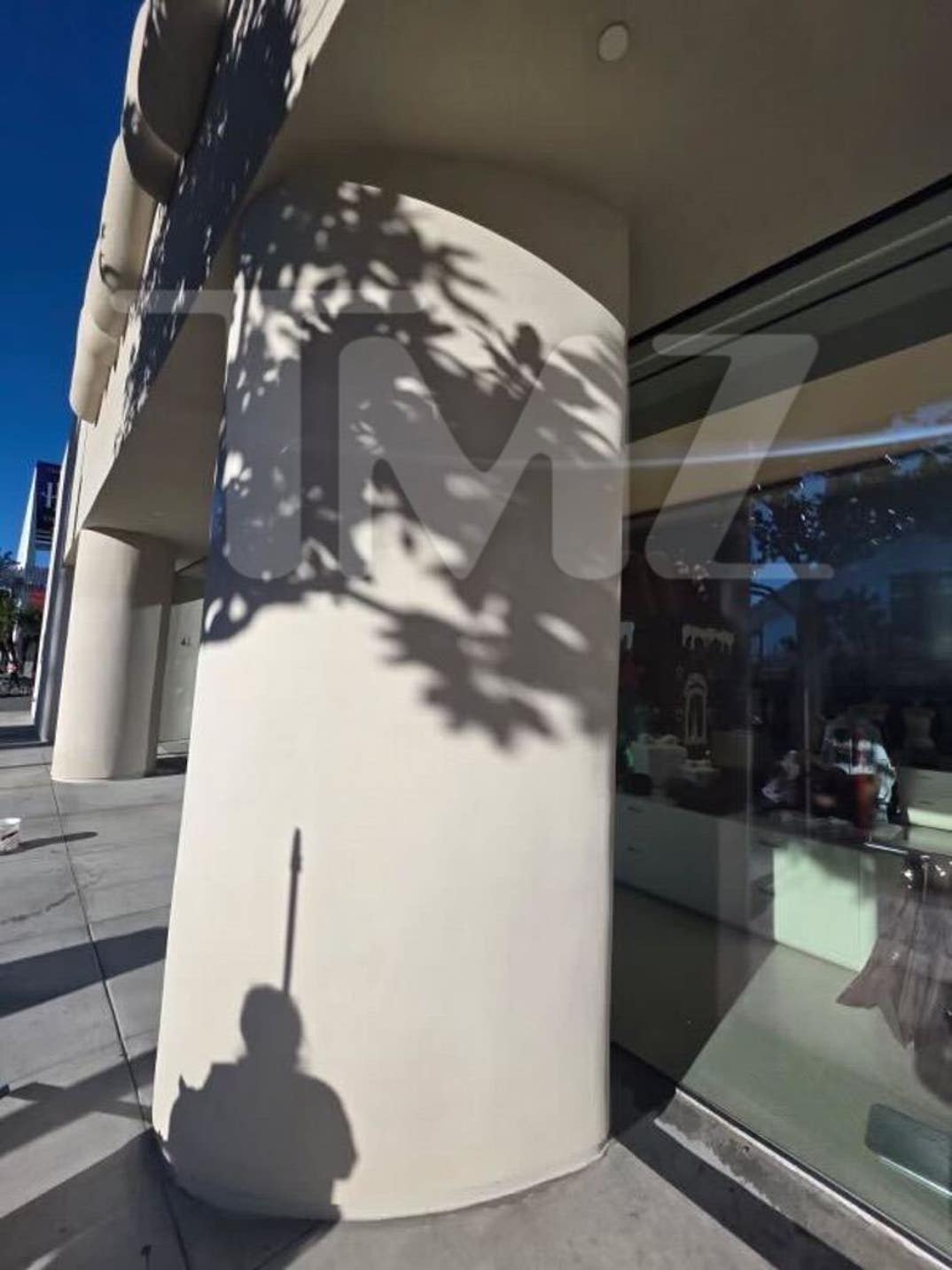 SKIMS Store Cleaned After Graffiti 1