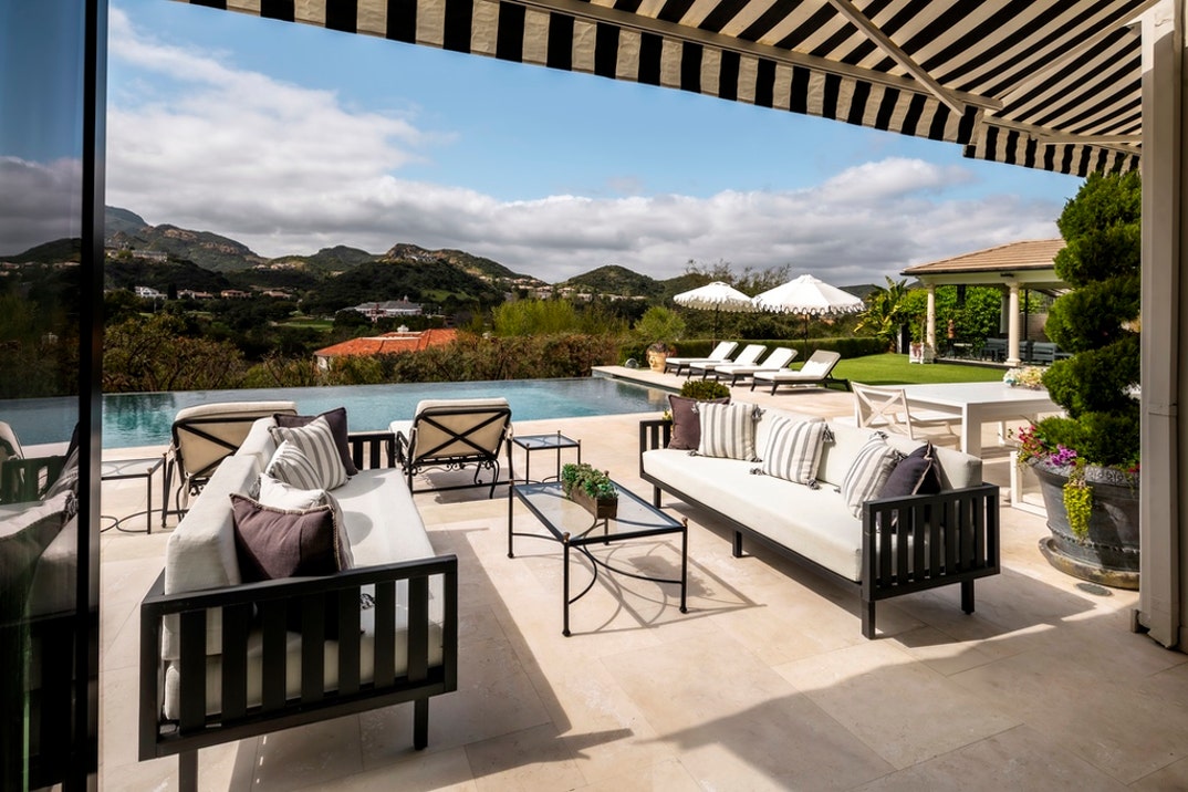 Paul Anka Relists Sherwood Estate 37