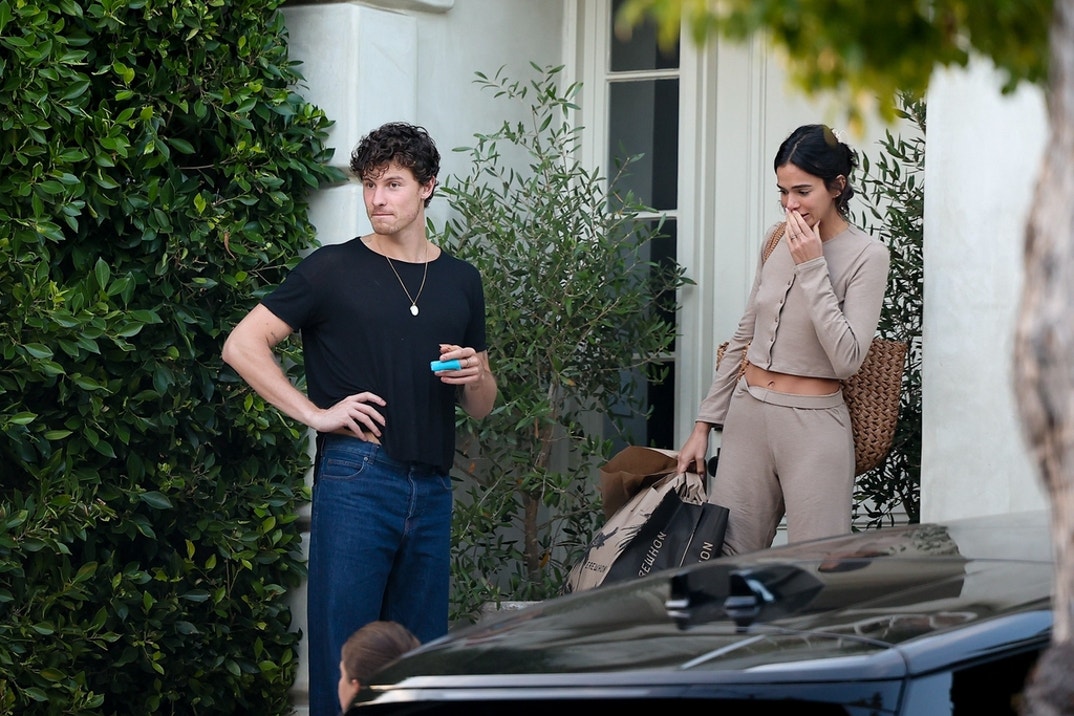Shawn Mendes Bloody Finger 1