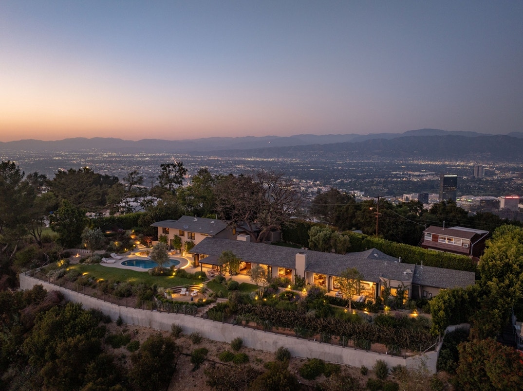 Chris Evans Hollywood Home New Pics 17
