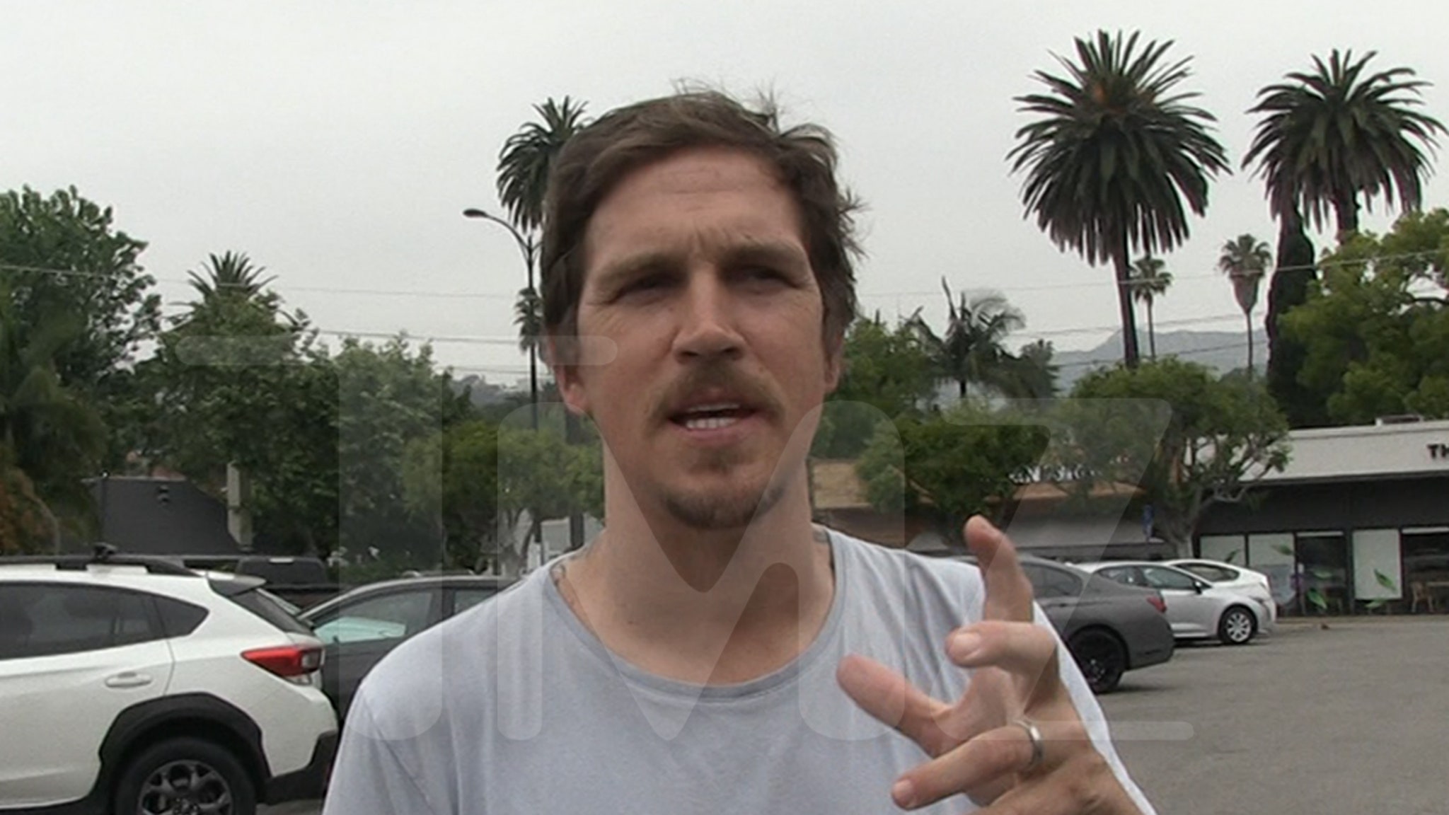 Jason Mewes says he would be shocked if his friend Ben Affleck and Jennifer Lopez split