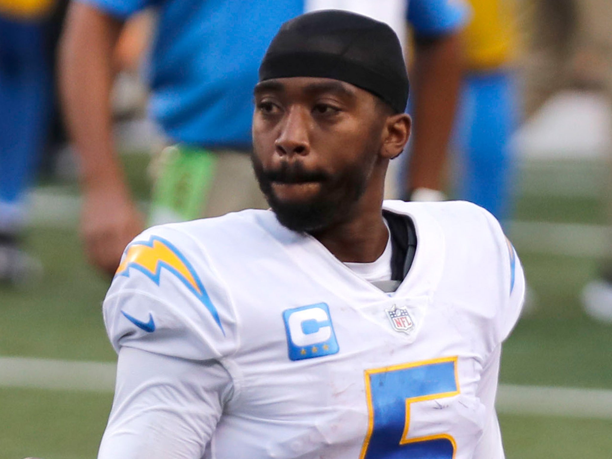 Herbert started after Chargers doctor punctured Tyrod Taylor's lung