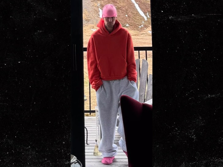 Justin Bieber smokes Bong with friends Insta 2