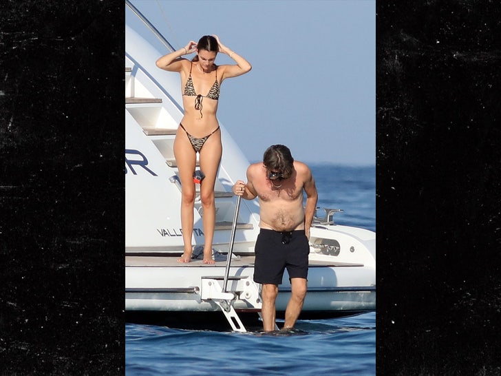Leonardo DiCaprio & Vittoria Ceretti Relax in Formentera backgrid sub 1
