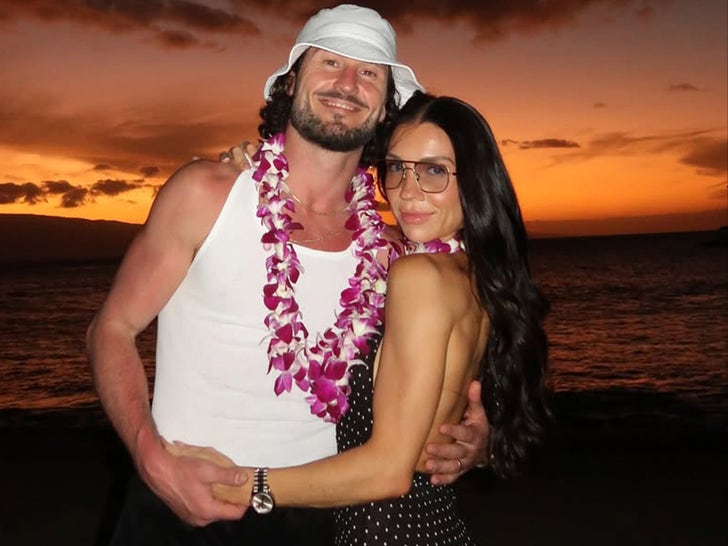 1230-Jenna-Johnson-Valentin-Chmerkovskiy-Hawaii-SUB-1