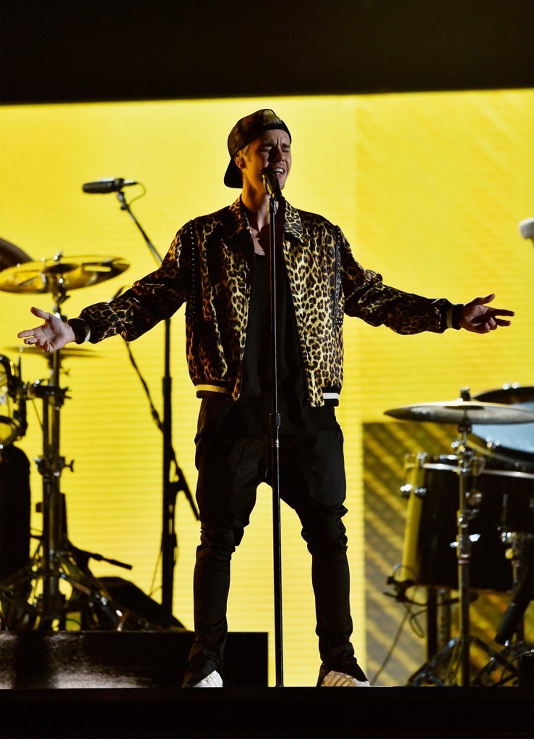 justin bieber performance photos-2-00