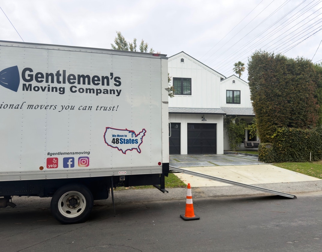 Ariana Madix Valley Village Moving 7