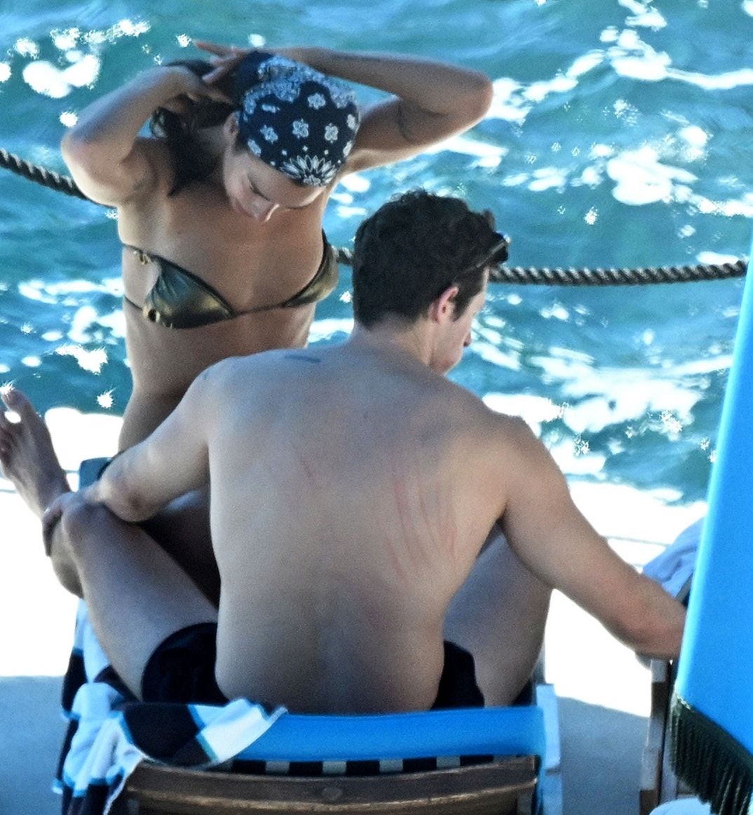 Dua Lipa Callum Turner PDA Honeymoon 8
