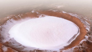 Mars Express Probe Sends Cool Photos of Giant Frozen Lake in Korolev Crater