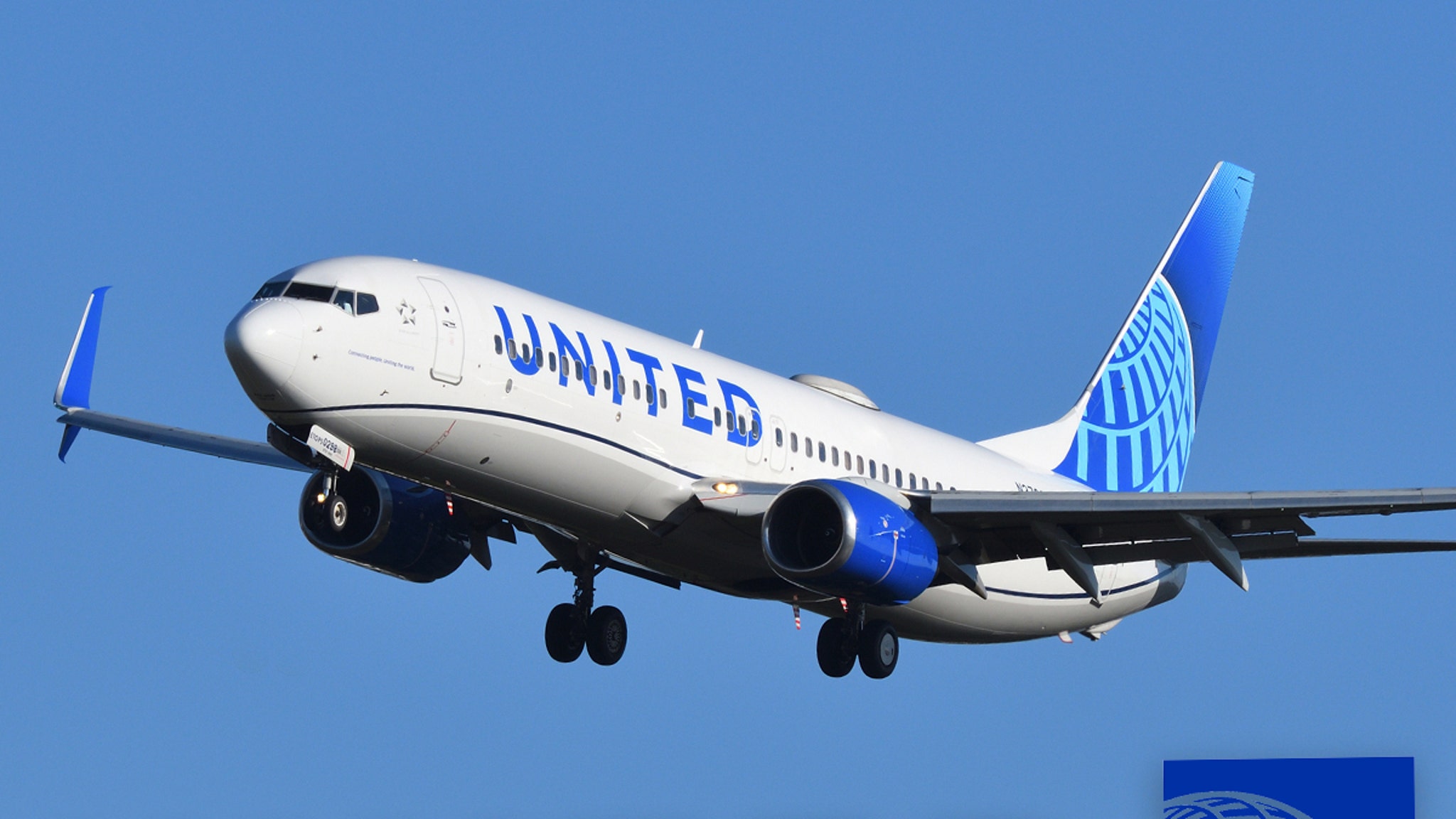 United Airlines Passenger Turns 'Deep Purple,' Plane Makes Emergency Landing