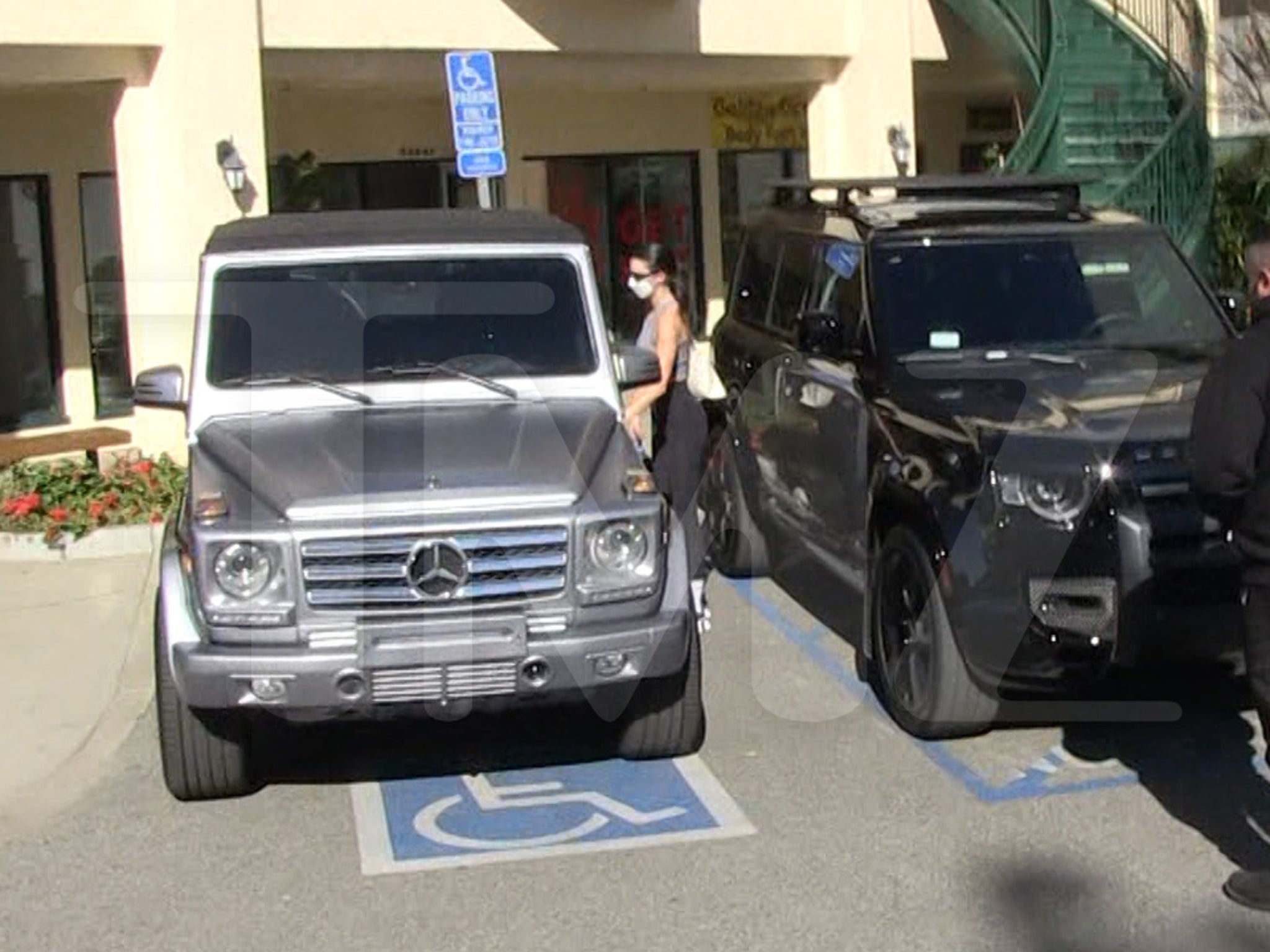 Kendall Jenner Stops Illegally Parking in Handicap Spot at Pilates