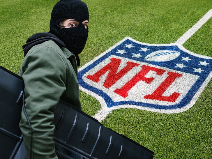 1121 nfl burgler getty comp 2