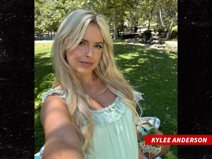 Kylee Anderson instagram sub swipe