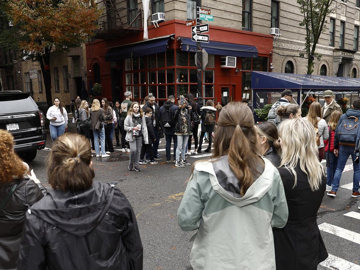 Fans Honor Matthew Perry with Tributes at Chandler Bing's N.Y.C. Apartment