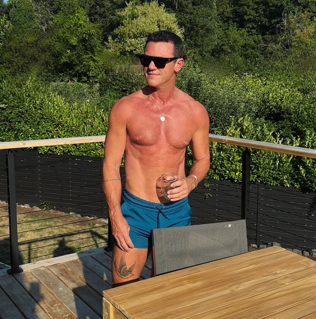 Luke Evans Shirtless Shots 5