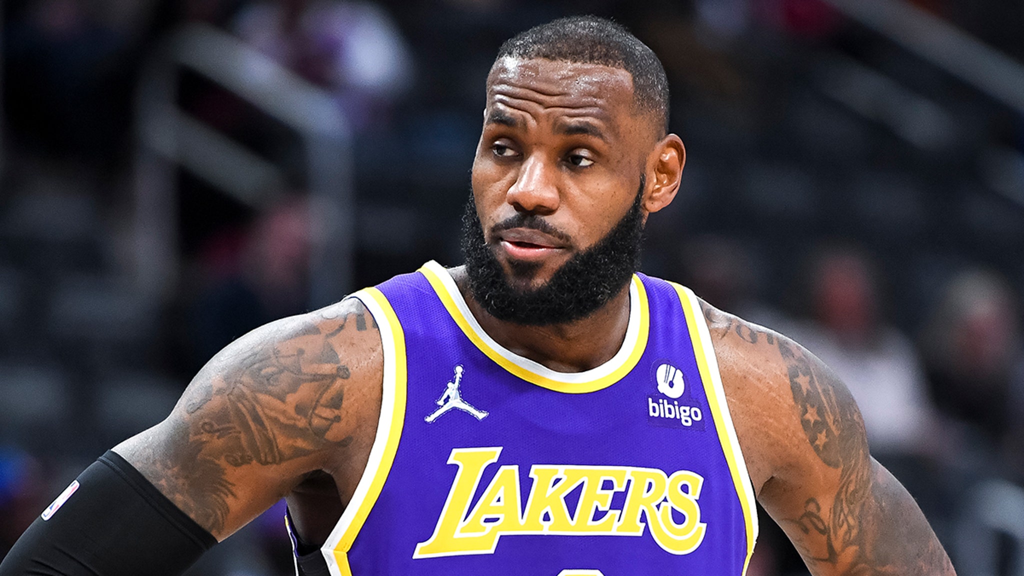 LeBron James Enters NBA's Health and Safety Protocols, Will Miss Kings Game thumbnail