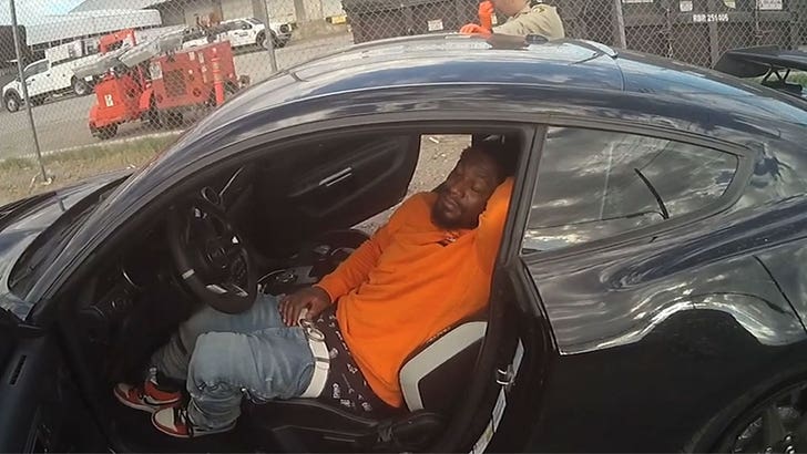 a6cd669e5cd04d7d98bfa5e22d65098c md | Marshawn Lynch Arrest Video Shows Cops Forcibly Removed Him From Car, 'No More Games' | The Paradise News