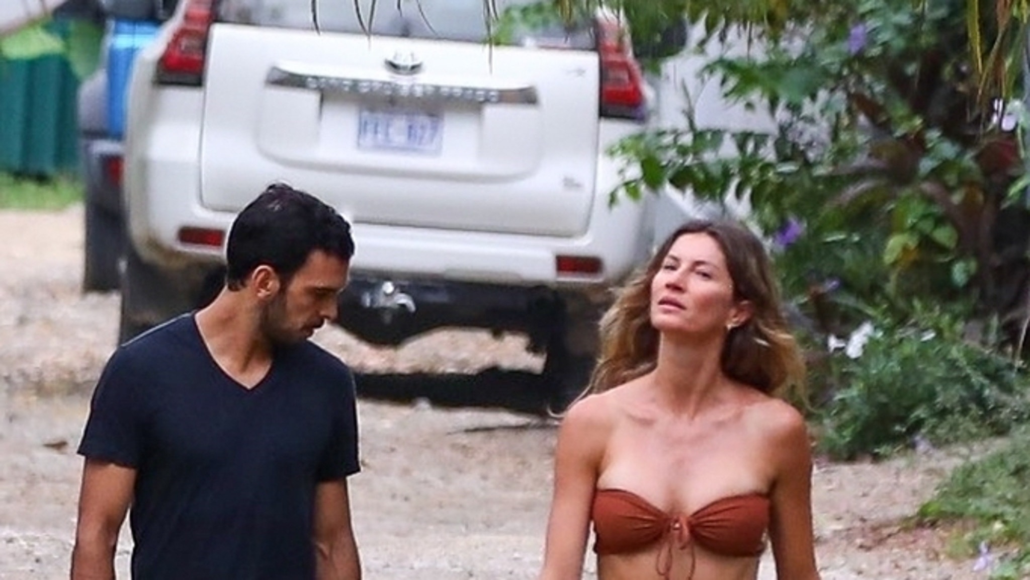 Gisele Bundchen and Joaquim Valente Ab-solutely Love Costa Rica