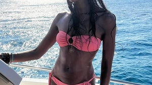 0813-Naomi-Campbell-Pink-Bikini-Guess PRIMARY