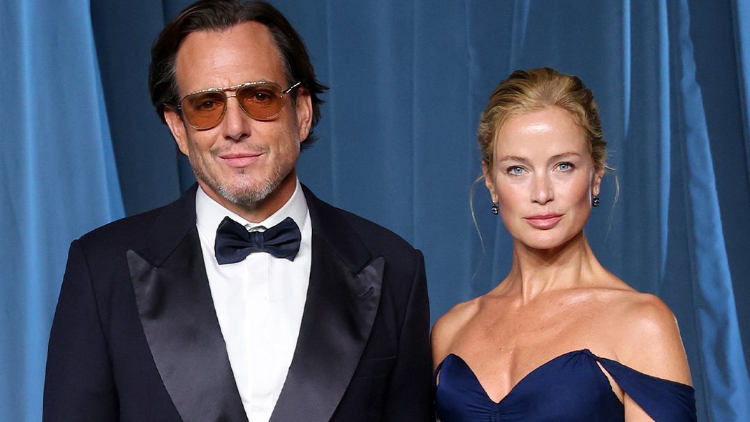 0429-Will-Arnett-Carolyn-Murphy-Happier-Times-PRIMARY