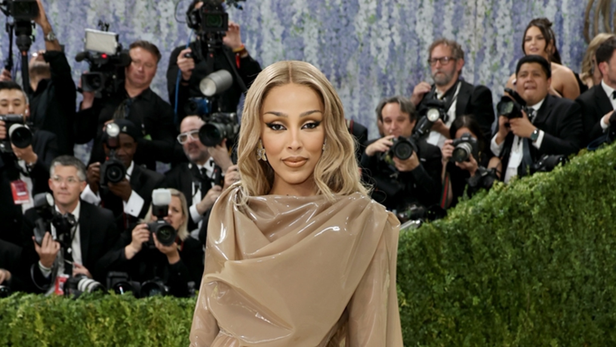 Doja Cat Calls Elon Musk a &lsquo;Frog&rsquo; and &lsquo;Bitch&rsquo; in X Post