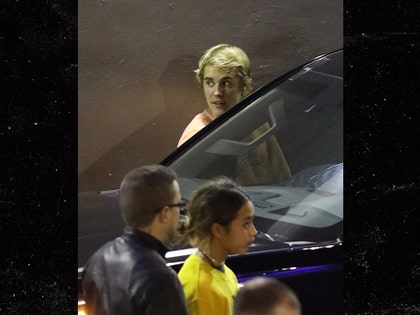 1105-selena-justin-bieber-backgrid-02