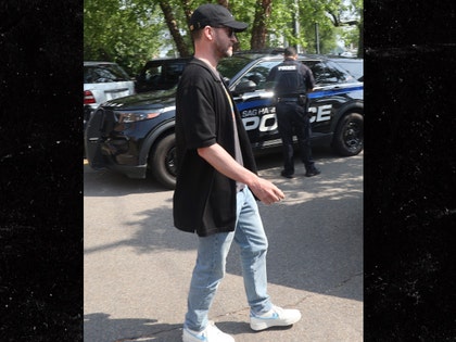 justin timberlake leaving police station